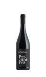 La Marchesana Primitivo, elegante Weinflasche vor schwarzem Hintergrund