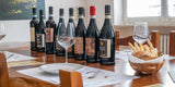 Flaschengalerie im Verkostungsraum der Cantina Aldegheri in Sant’Ambrogio – Auswahl klassischer Valpolicella‑Weine