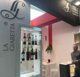 Vinoteca Gardasee am eleganten Stand von La Giaretta auf der Vinitaly