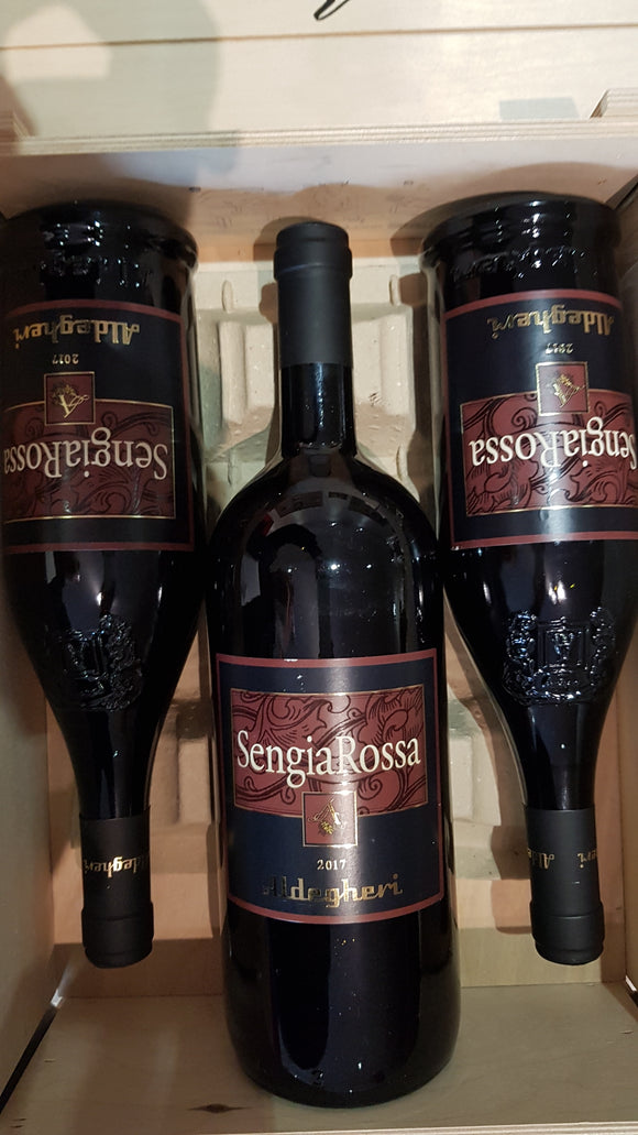 Geschenkidee Sengia Rossa, Corvina Merlot San Ambrogio IGT - Aldegheri (2017), 1 Magnum und 2 0,75 l Flaschen in attaktiver 3er Holkiste für 99,95 €